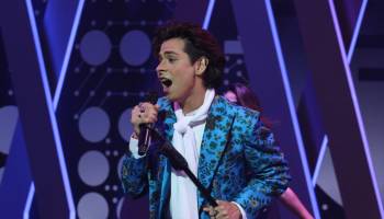 “Yo sentía que estaba escuchando el audio original”: Harry Style sorprende con una gala explosiva en el escenario 