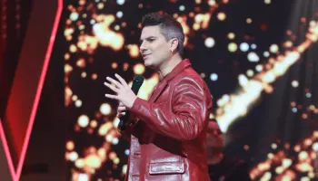 ¿Cómo surgió la colaboración musical entre Pipe Bueno y Luis Vega? 