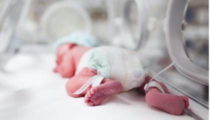 Detienen a dos exenfermeras acusadas de drogar a bebés en incubadoras para que duerman por las noches 