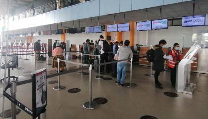 IATA aclara que los pasajeros podrán seguir adquiriendo pasajes internacionales pagando en bolivianos