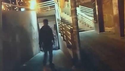 Registran en un video un caso de violación en un túnel del centro de La Paz; la Policía busca a la víctima y al agresor