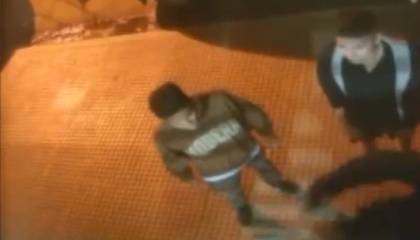 Cuatro sujetos golpean y roban a una pareja en la puerta de su vivienda en Cochabamba