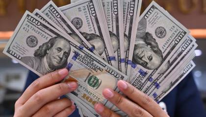Informe especial: Sectores buscan dólares en el mercado negro ante la escasez de divisas