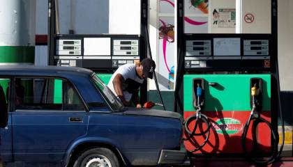 Cuba pone en vigor el aumento que quintuplica el precio del combustible