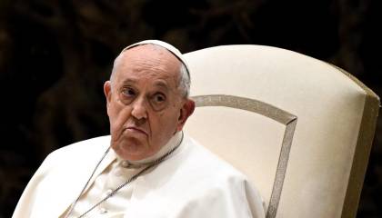 El papa Francisco dice que padece bronquitis