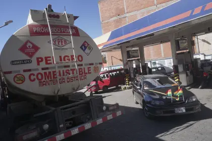 Primero será la gasolina y luego el diésel: Gobierno anuncia abastecimiento gradual y sectores exigen soluciones