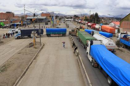 En al menos tres departamentos transportistas instalaron bloqueos exigiendo combustible