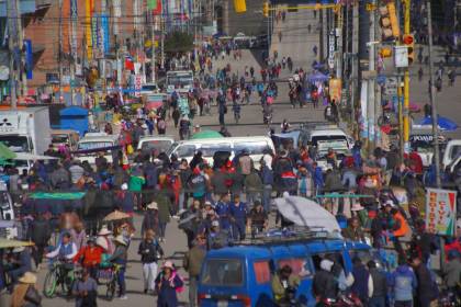 Instruyen clases a distancia en La Paz debido al bloqueo indefinido de los transportistas