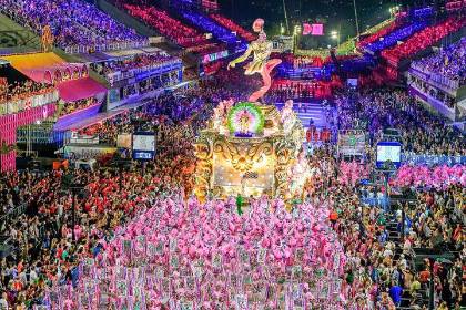 Brasil despierta en Carnaval: Magia y color está presente en Río 