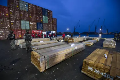 Droga en Chile: Gobierno dice que las 108 toneladas son de varios operativos y anuncia comisión internacional de investigación