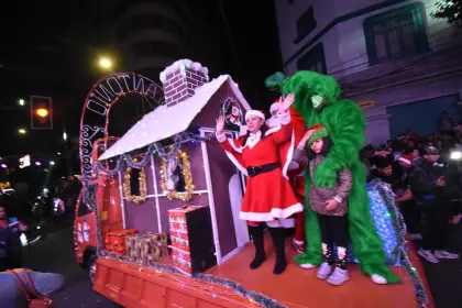 El gran Desfile Navideño 2025 brillará en el centro de La Paz este sábado