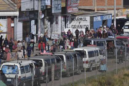 Chóferes de El Alto anuncian paro indefinido con bloqueos desde este martes 