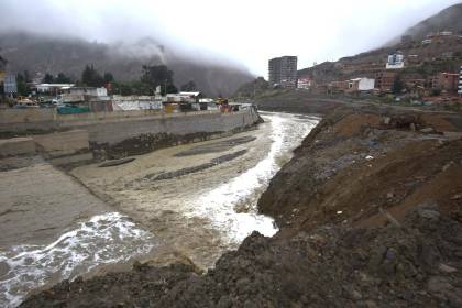 En puertas de la época de lluvias, la falta de diésel afecta el operativo de limpieza de ríos, alerta el alcalde de La Paz