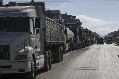 Al menos 10 sectores en emergencia por la falta de combustible y a la espera de una solución del Gobierno