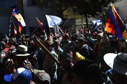 “Repudiamos enérgicamente el abuso de poder”, dice Andrónico, que pide liberación de evistas aprehendidos