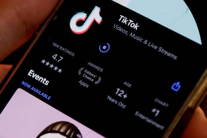 TikTok dice que reanuda su servicio en EEUU por la garantía recibida de Trump