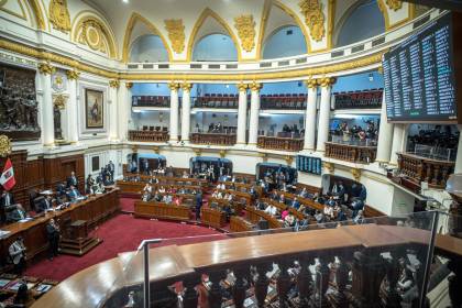 El Congreso de Perú convoca a la presidenta Boluarte para un proceso de destitución exprés