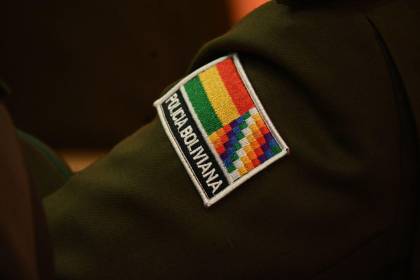 Ladrones intentan robar un vehículo, fracasan y deciden desmantelarlo