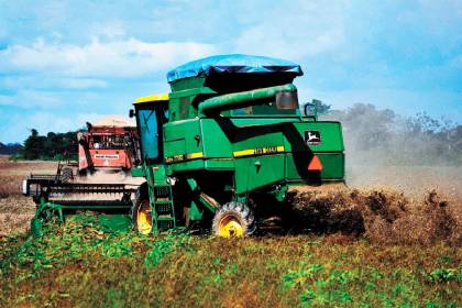 Agropecuarios denuncian que la falta de combustible eleva el costo de los fletes y advierten una reducción en la producción
