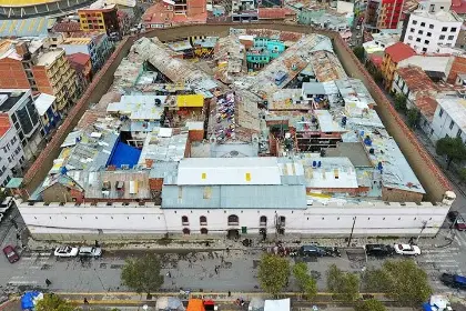 El alcalde Arias plantea al Gobierno trasladar la centenaria cárcel de San Pedro a Chonchocoro 
