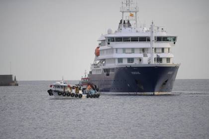Más de 90 personas habrán sido evacuadas del crucero afectado por el hantavirus