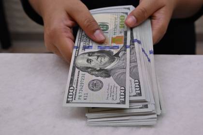 S&amp;P baja calificación crediticia de Bolivia “por los elevados pagos de deuda externa desde 2026 y acceso limitado a bonos”