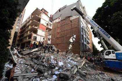 Al menos 132 muertos y 570 heridos deja el terremoto de magnitud 7,4 en Colombia