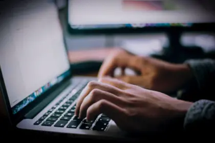 La Paz: Cae sujeto que extorsionaba a una mujer con publicar videos íntimos