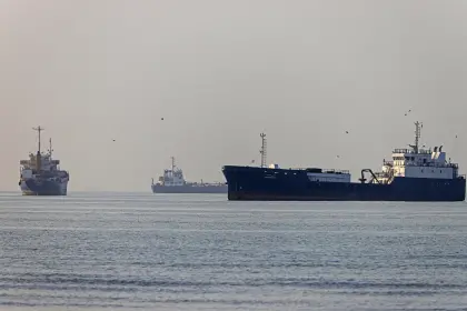 Precio del petróleo cae tras el anuncio de acuerdo entre Irán y EEUU