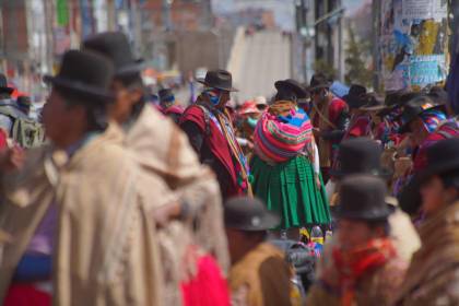 La abrogación de la Ley 1720 y el llamado al diálogo no frenan los bloqueos en La Paz, que sigue cercada por sectores campesinos