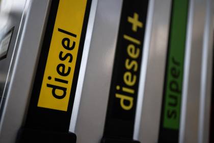 Paz duplica el presupuesto de YPFB para la subvención de combustible hasta enero del 2027