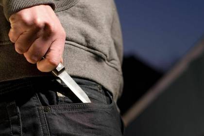Una mujer fue atacada en el cuello por su concubino tras una discusión, tiene una herida de 10 centímetros
