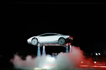 Video: Elon Musk presenta el auto “volador” equipado con propulsores