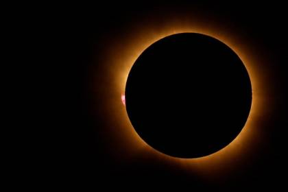 Así se vivió el eclipse total de Sol que oscureció a Europa