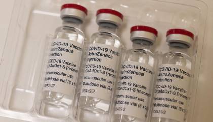 AstraZeneca retira de la venta su vacuna contra el Covid-19, ¿cuál es el motivo?