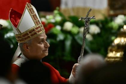 El papa pasó una noche tranquila tras ser operado de un tumor en el pulmón