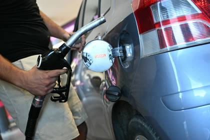 Levantar la subvención a combustibles es necesario, pero debe mantenerse para “ciertos sectores”, dice equipo económico de Alianza Libre