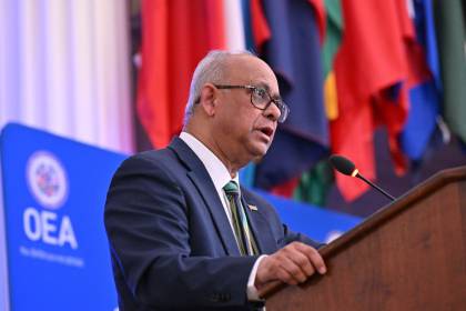 Secretario general de la OEA felicita a Rodrigo Paz y a Bolivia por una “segunda vuelta ejemplar”