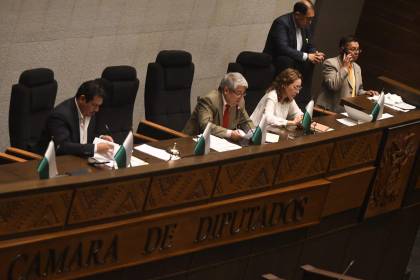 Diputados aprueban dispensación de trámite y comienzan a tratar proyecto de ley para suspender al fiscal general