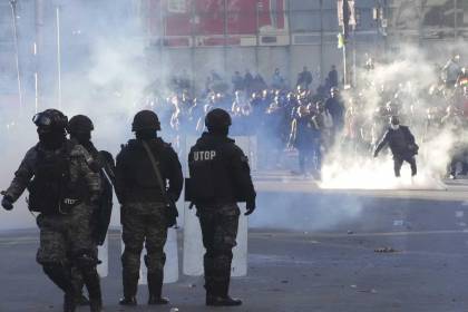 En medio de los conflictos, el Gobierno autoriza pagar un bono a la Policía