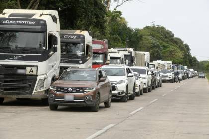 Decrecimiento de la economía y filas en surtidores, el panorama de Bolivia a menos de un mes del fin del gobierno de Arce