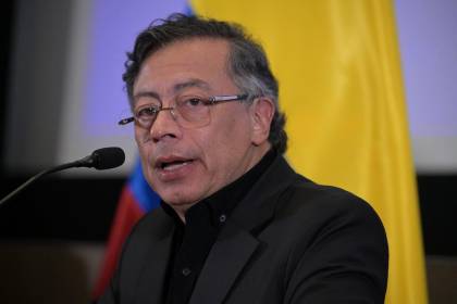 Presidente de Colombia asegura que escapó de un intento de asesinato