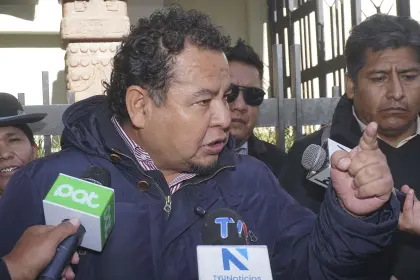 Gremiales al presidente Rodrigo Paz: “Tiene que cambiar su gabinete”