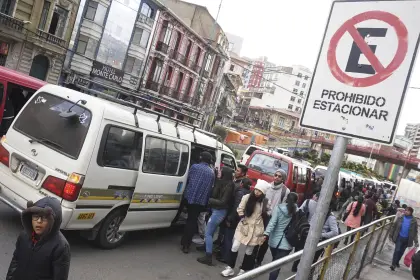 Alcaldía de La Paz anuncia nuevas tarifas para el transporte público y advierte con “duras” sanciones a “choferes radicales”