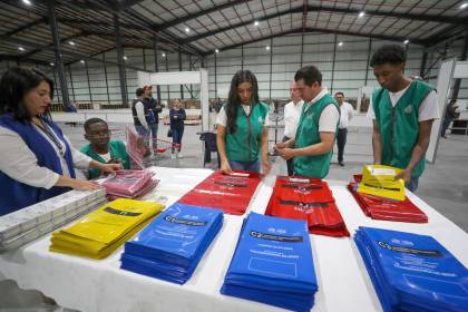 Arranca la votación del referendúm de Ecuador en delegaciones internacionales