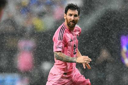Messi anota de cabeza su gol 100 con el Inter Miami