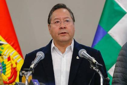 Tras la muerte de dos policías en Llallagua, Arce se reúne con sus ministros y el Alto Mando Militar y policial