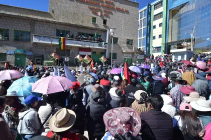 Cabildo en Llallagua declara “enemigo” a Evo, pide la creación de un cuartel militar y prohíbe el ingreso de autos ‘chutos’ 