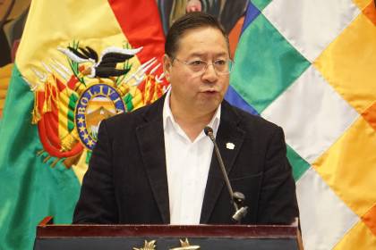 Arce dice que abastecimiento de combustible no está garantizado mientras esté “estrangulado el financiamiento externo” 