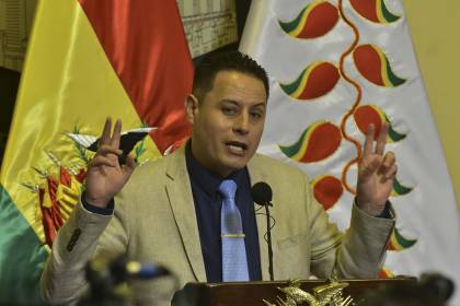 Lara exige a Urioste revelar quién es el “amigo” que le pidió su currículum para postularlo a fiscal general